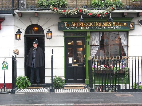 27 марта 1990 года в Лондоне на Бейкер-стрит открылся музей Шерлока Холмса