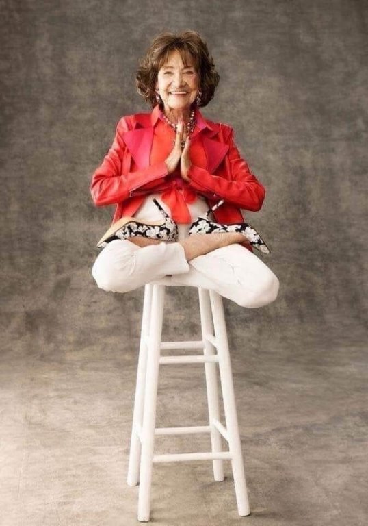 Тао Порчон - Линч. Ей - 101 год и ей аплодировал Далай Лама