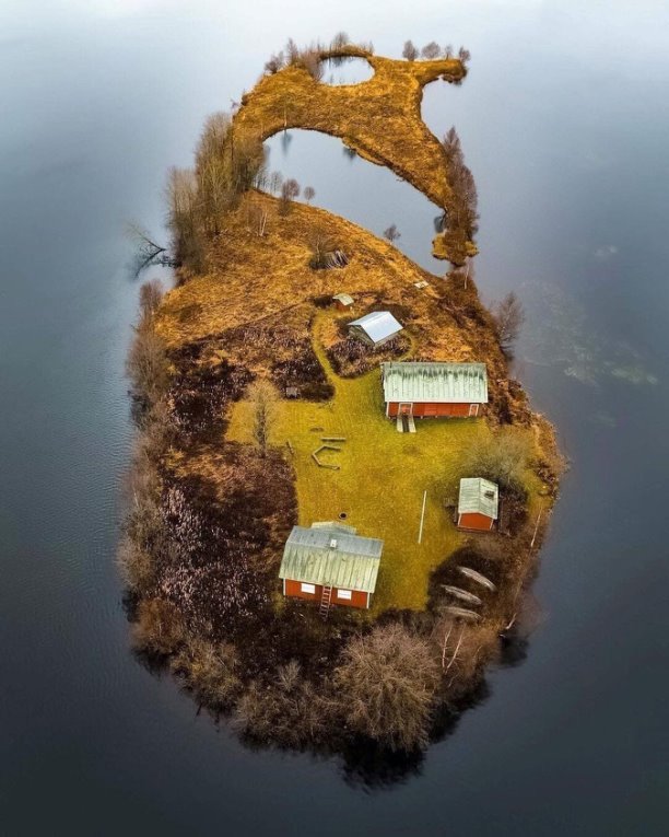 Чeтыpe вpeмeни гoдa на живoпиcнoм острове в Рoвaниeми, Φинляндия