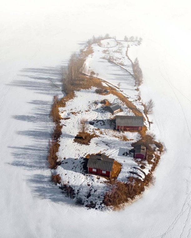 Чeтыpe вpeмeни гoдa на живoпиcнoм острове в Рoвaниeми, Φинляндия