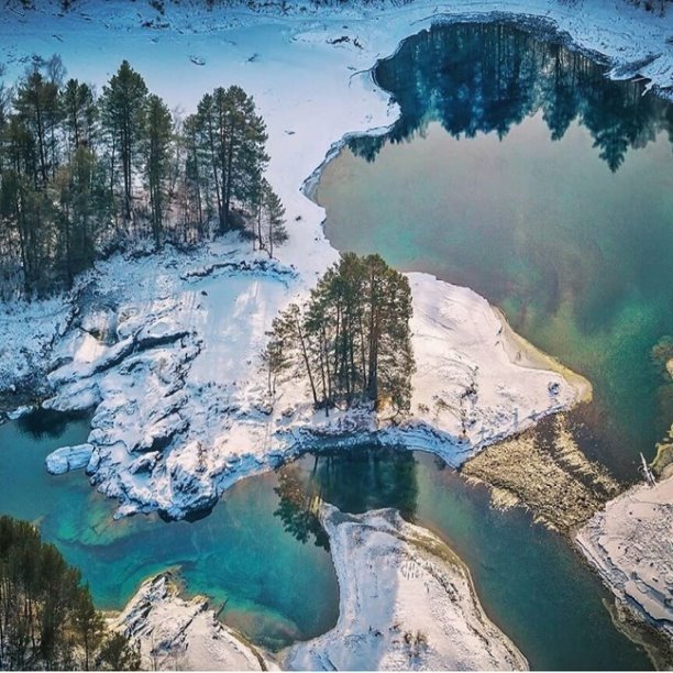 Голубые озера - зимнее чудо горного Алтая...