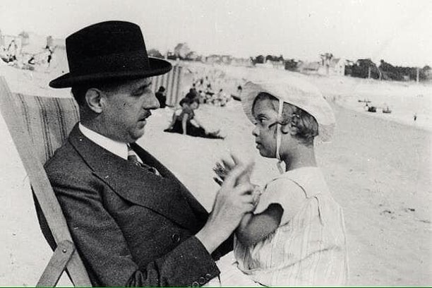 Генерал Шарль де Голль и его дочь Анна