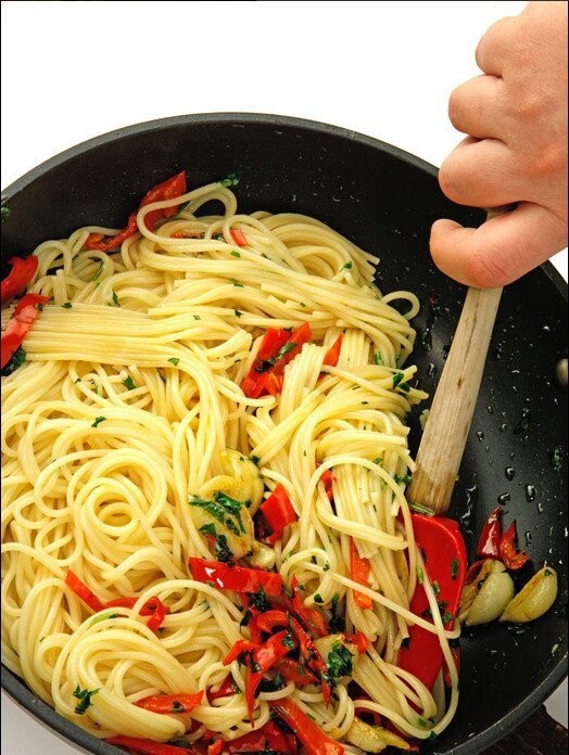 Аппетитные спагетти с чесноком