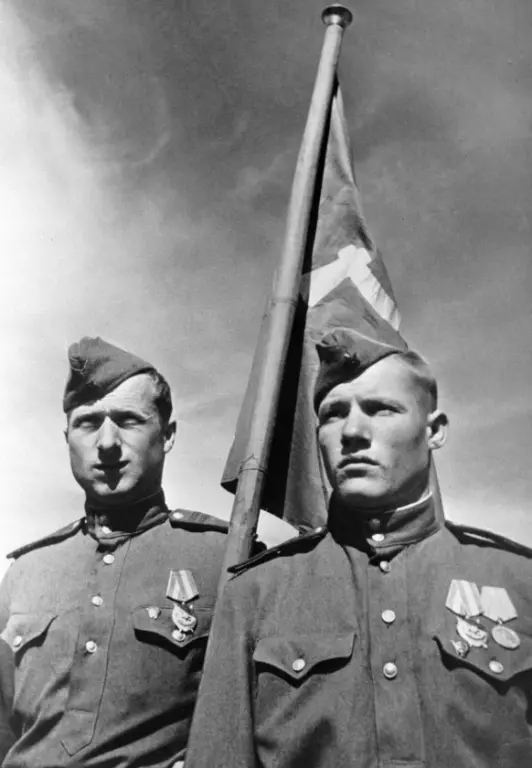 30 Апреля 1945 года Советские Солдаты водрузили Знамя Победы над Рейхстагом...