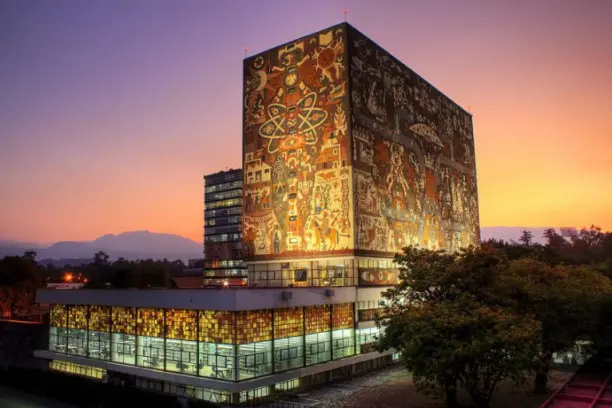 Библиотека в Мехико. Удивительные фрески на здании библиотеки